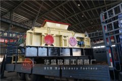 1000x800型液壓對輥破碎機發往江蘇發貨現場 