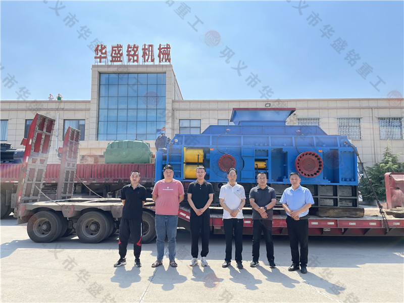 2PGY2000x1200大型全自動液壓對輥制砂機發(fā)往鉬都--洛陽欒川 